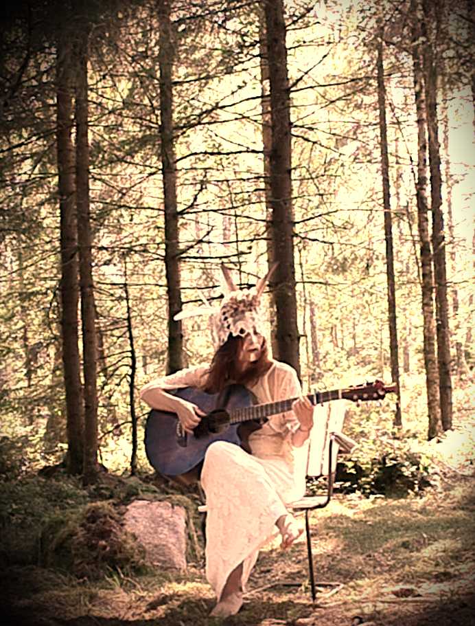 Esme-witch-guitar-2c.jpg